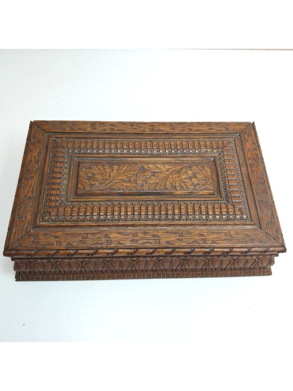 Hand-Carved Wooden Keepsake Stash Box Intricate Detailing Green Felt Storage